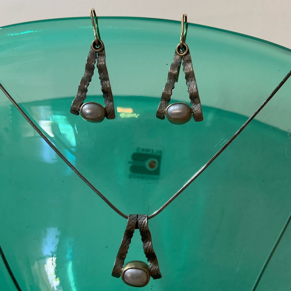 Elegant Pearl Triangle Jewelry Set